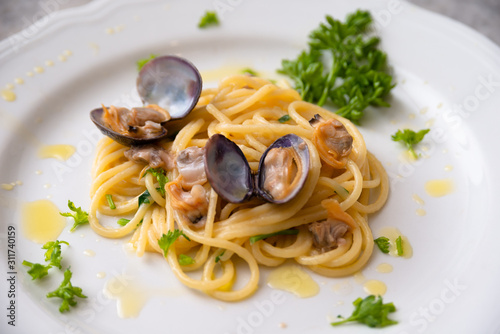 Piatto di spaghetti con vongole veraci e prezzemolo, Cucina Italiana