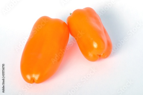 Orange pepper © Heliosphile