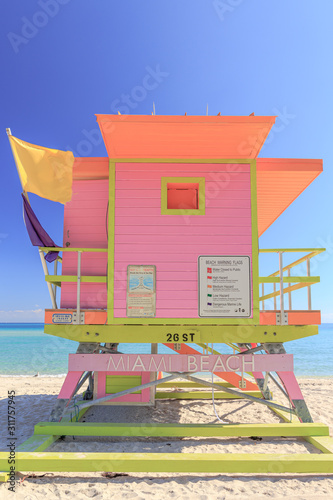 Colorful lifeguard hut at Miami Beach © mmuenzl