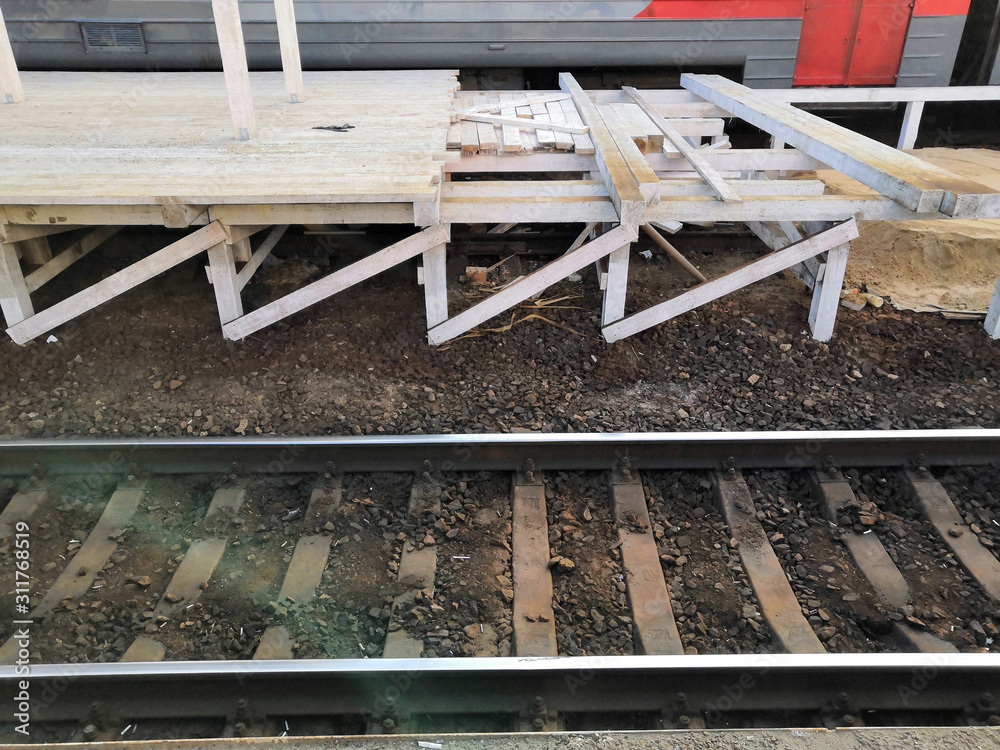 Construction of a new railway platform and reconstruction of the railway for the launch of the Moscow Central Diameters MCD . Construction of a new railway platform and reconstruction of the railway for the launch of the Moscow Central Diameters MCD .