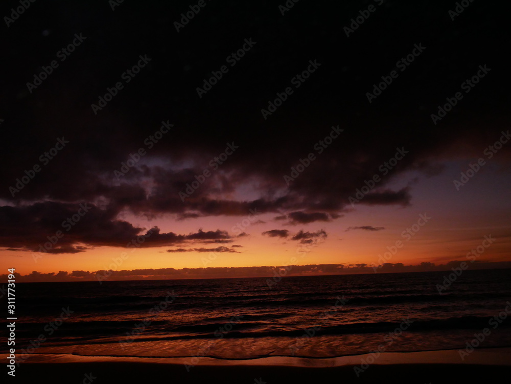 Fototapeta premium Sonnenaufgang am Meer
