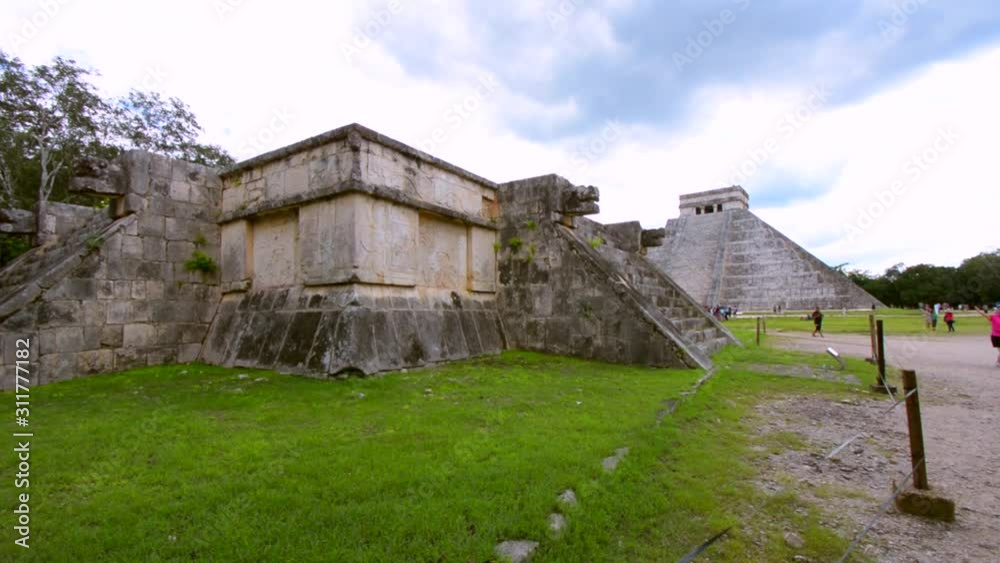 Chichén Itzá, Yucatán: Mayan pyramid of Kukulcan El Castillo in Chichen-Itza Chichén Itzá, Yucatán: Mayan pyramid of Kukulcan El Castillo in Chichen-Itza