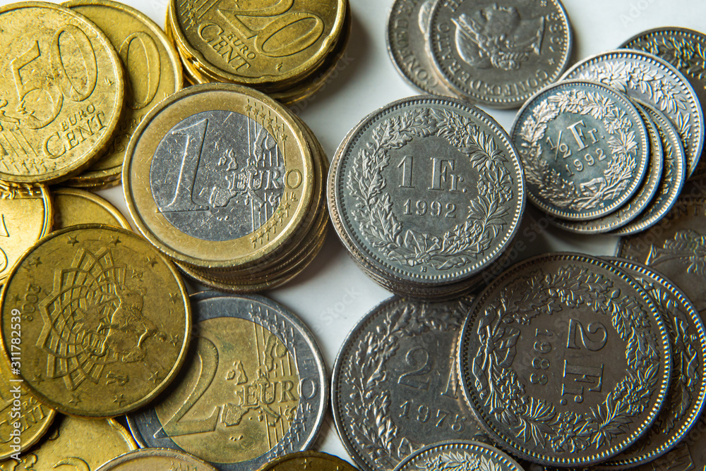 Monete e banconote di Euro e Franchi Svizzeri Monete e banconote di Euro e Franchi Svizzeri