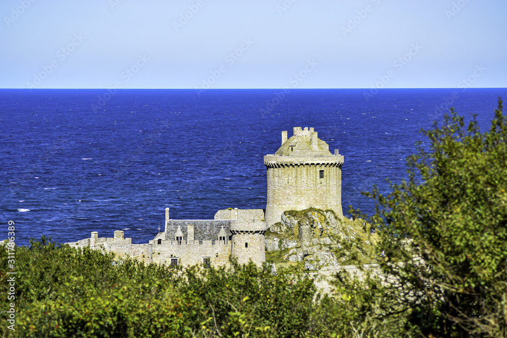 Fort La Latte, château de la Roche Goyon en Côtes-d'Armor sur la commune de Plévenon en baie de Saint-Malo