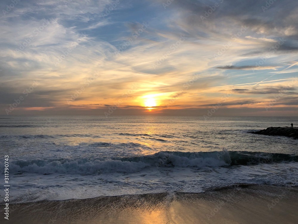 Obraz premium Couché de soleil sur la plage de Costa da Caparica, Portugal 