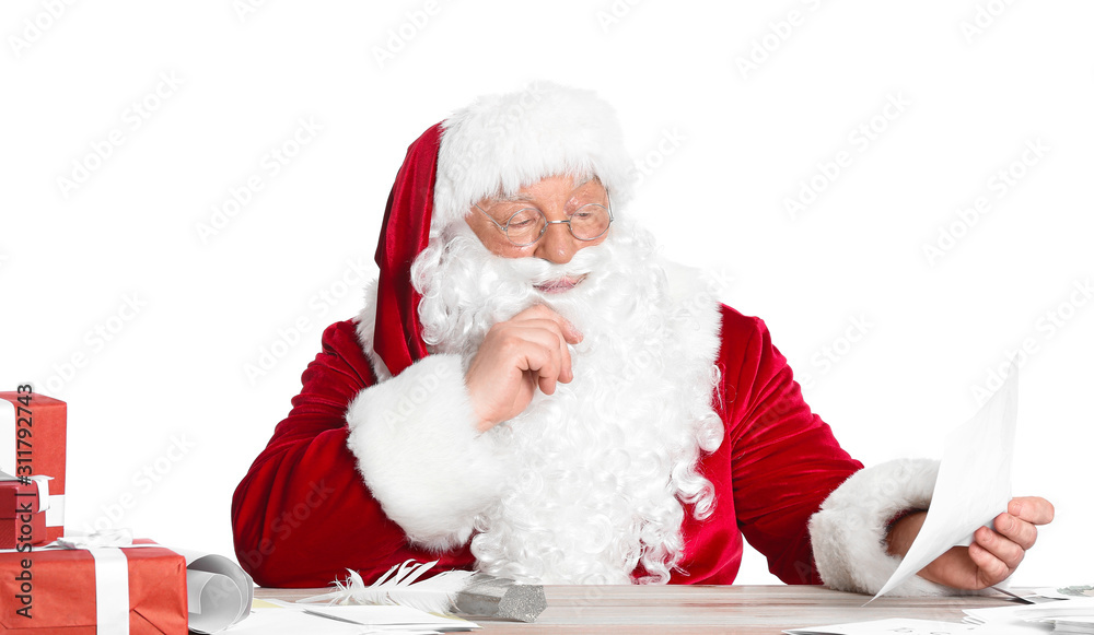 Naklejka premium Santa Claus reading letters on white background