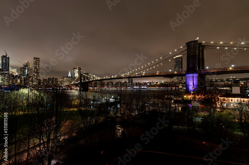 brooklyn bridge at night