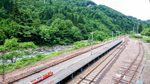 只見線、大白川のホームと破間川