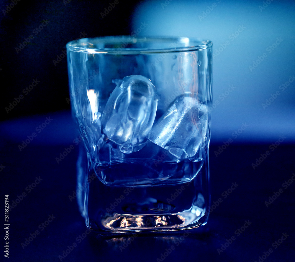 Photo macro blue ice in a transparent glass