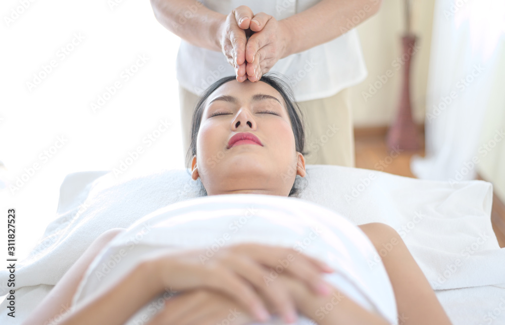 A beautiful woman slept with eyes and massage the face and head at the spa. A beautiful woman slept with eyes and massage the face and head at the spa.