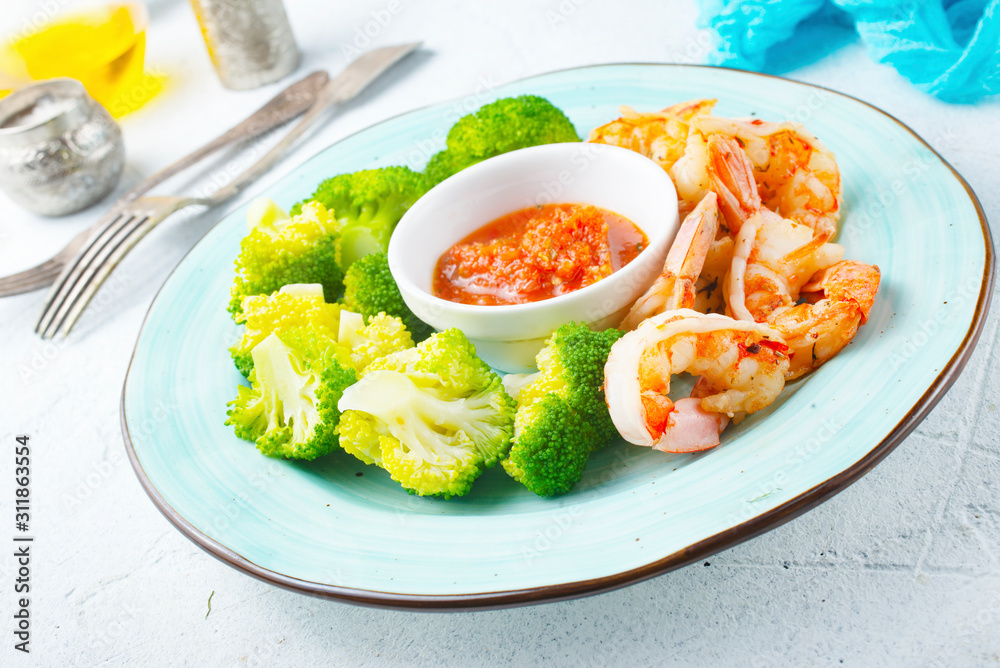 fried shrimps with broccoli