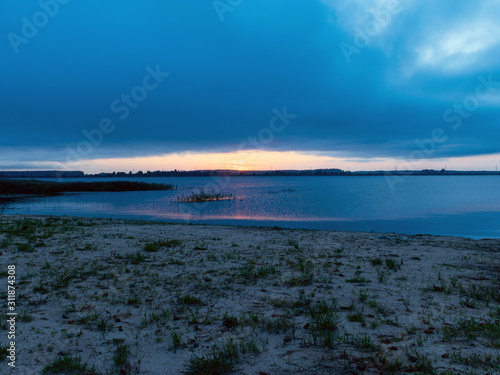 evening light on the lake, twilight hour © ANDA