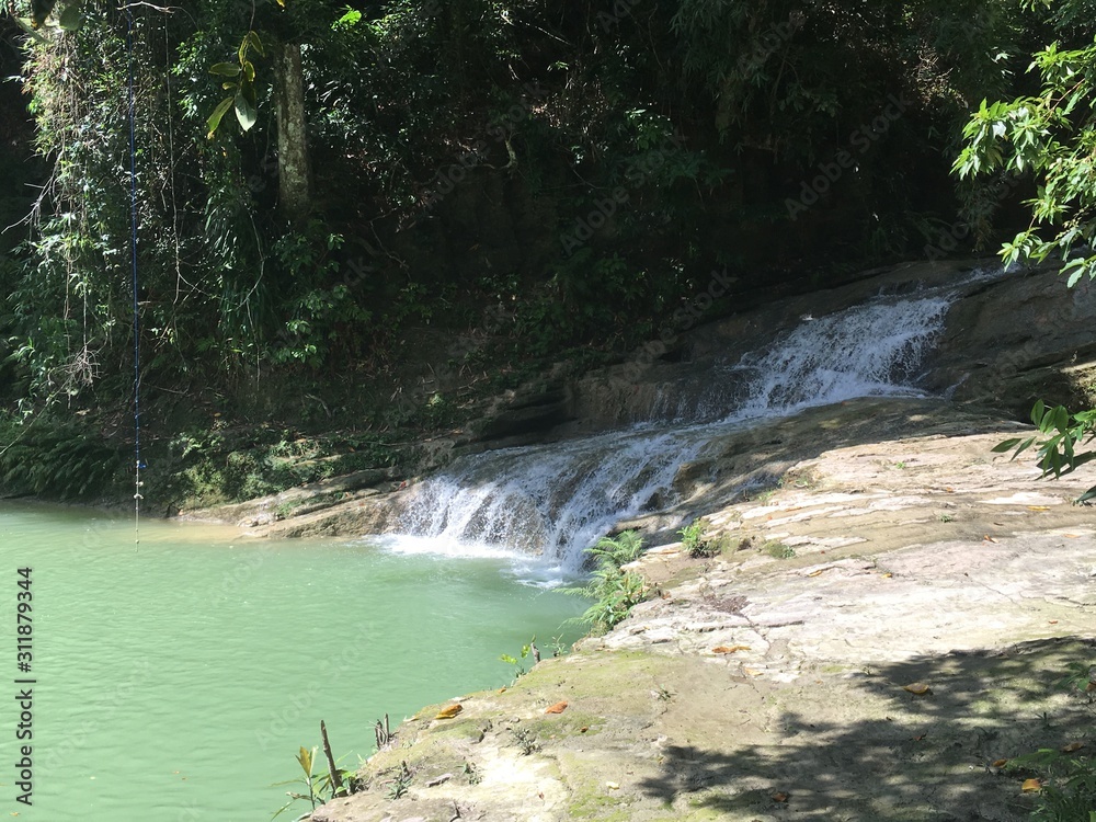 Obraz premium Wasserfall auf den Philippinen