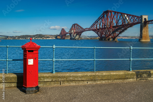 Obraz na płótnie Forth Rail Bridge and Post Box