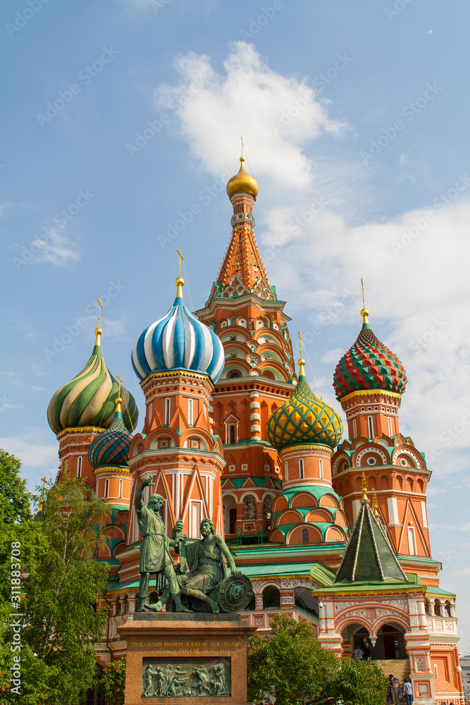 Catedral de San Basilio en la Plaza Roja de la ciudad de Moscu, en el pais de Rusia