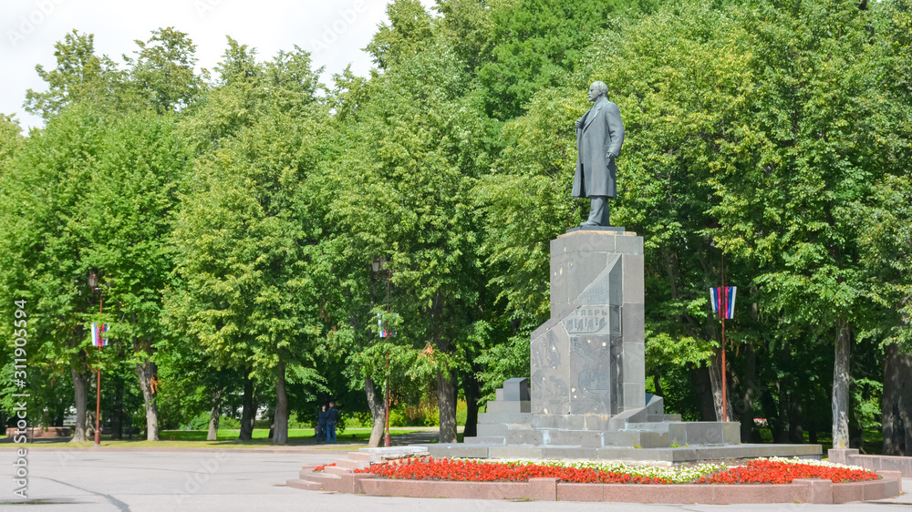 monument to Lenin on victory square in Veliky Novgorod