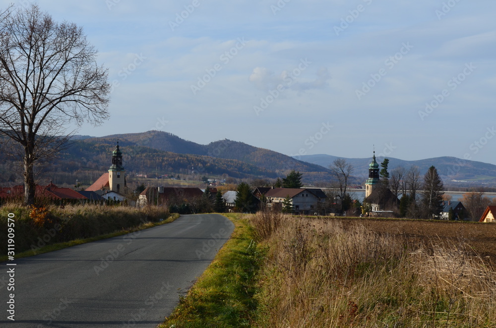 Sosnówka koło Karpacza, pogórze, widok na wieś