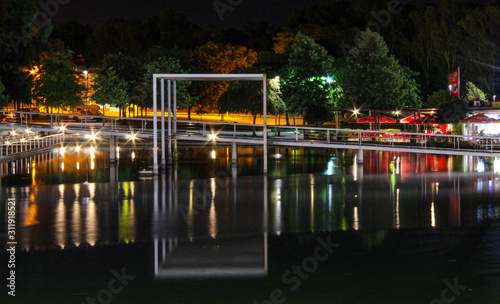 Reflexos no parque da cidade photo