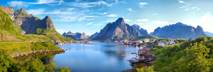Papier peint photo Lofoten Panorama du village de pêcheurs Reine  © Oleksandr Dibrova