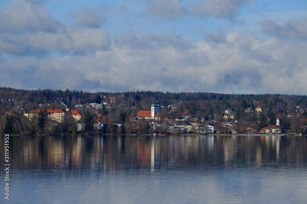 Obraz premium Blick über den Starnberger See nach Tutzing