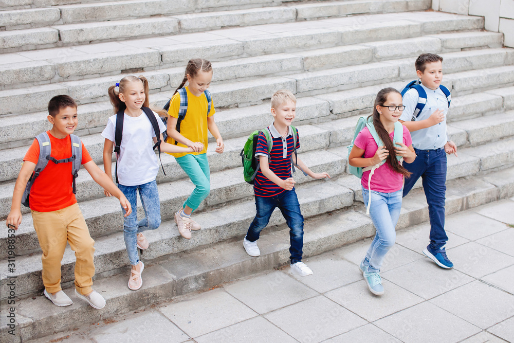 Obraz premium Teenagers with backpacks.