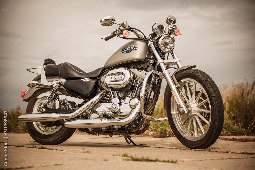 Foto Stock Harley-Davidson - Sportster 883 Low | Adobe Stock
