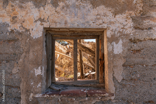 Window of the farmhouse of Escariantes.