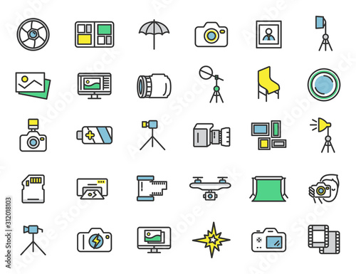 Set of linear photo studio icons. Photographer icons in simple design. Vector illustration