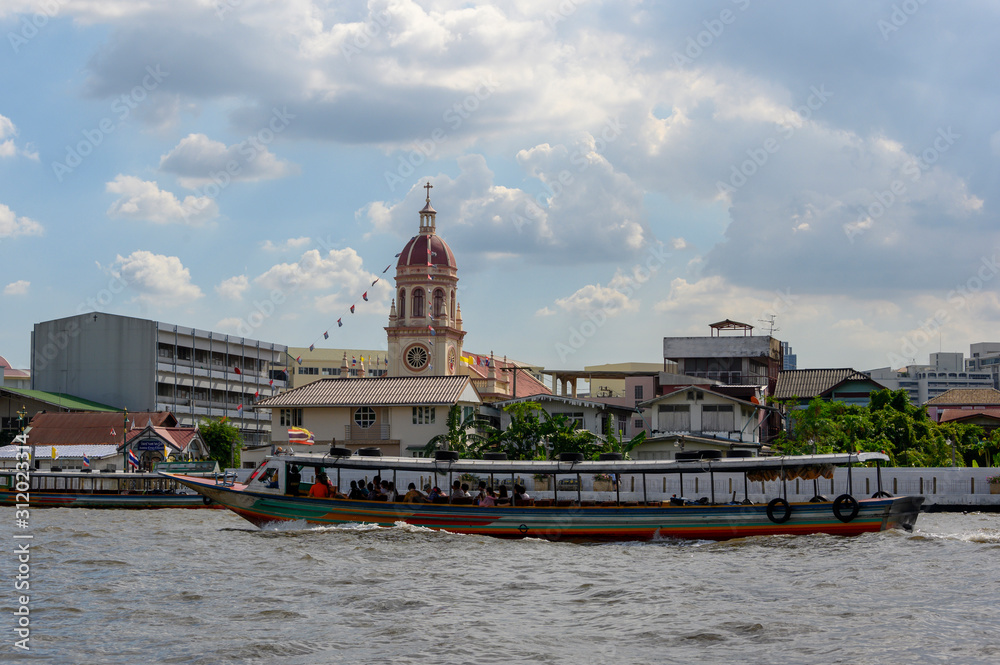 Trafic fluvial sur le Chao Phraya