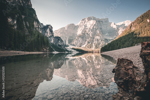 Pragser Wildsee in den Dolomiten © Nikontobi