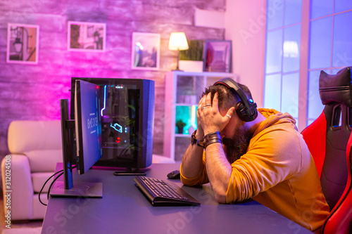 Fotografija Upset professional gamer because he lost an important game