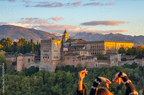 Alhambra de Granada con baile flamenco
