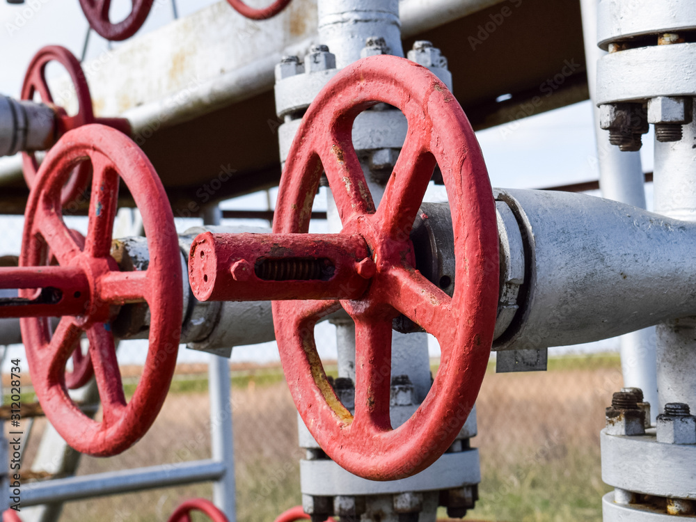 Shut-off valves on the high-pressure well flowing equipment. Oil Shut-off valves on the high-pressure well flowing equipment. Oil