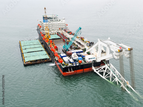 The pipelaying barge