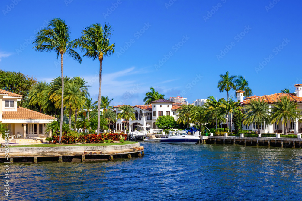 Obraz premium Luksusowa rezydencja w ekskluzywnej części Fort Lauderdale