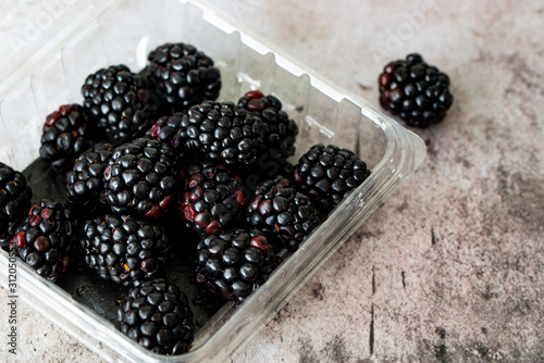 Fotografie, Tablou Blackberries in plastic clamshell