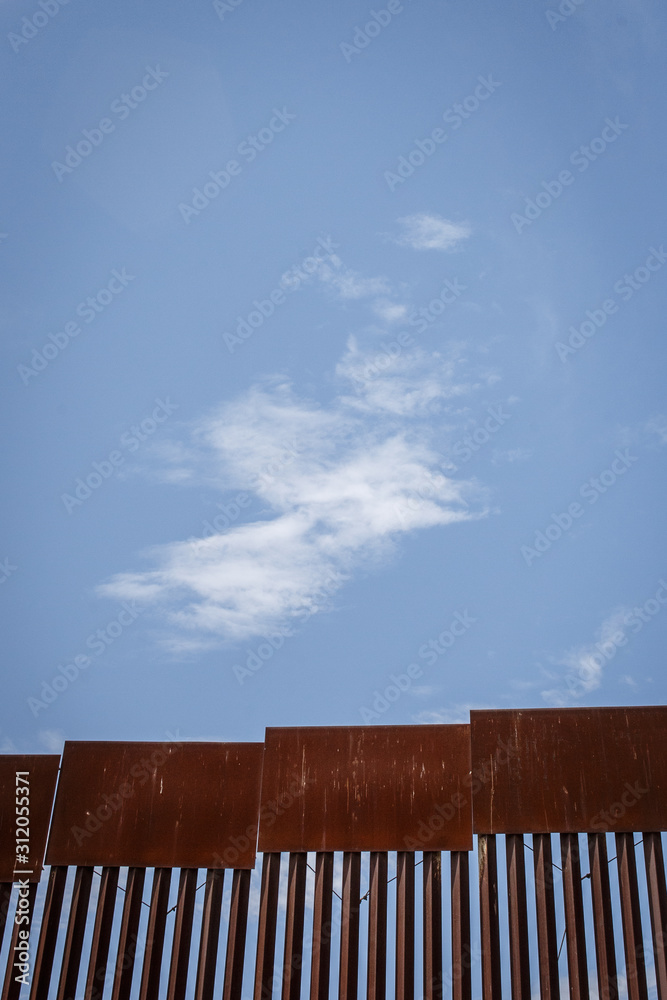 Fototapeta premium US- Mexico Border Wall