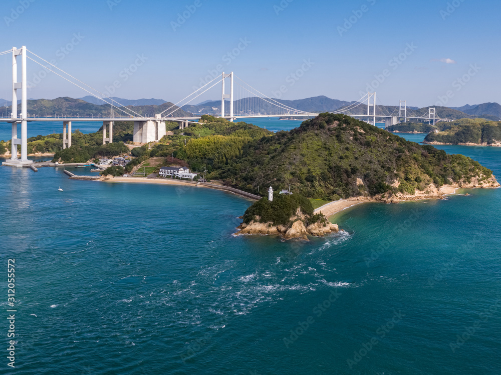 Naklejka premium 来島海峡の渦潮(うずしお) 空撮