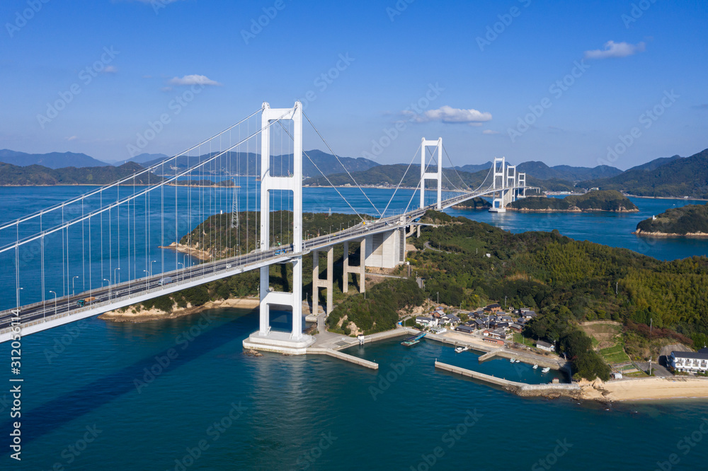 Fototapeta premium 馬島と来島海峡（しまなみ海道） 空撮