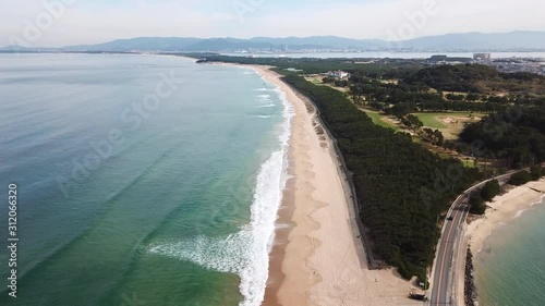 Wallpaper Mural どこまでも続く波打ち際 白い砂浜 ビーチ 波 空撮 高高度 トラックアップ 海の中道海岸_v89_00618(DJI_0007_3_MOV) Torontodigital.ca