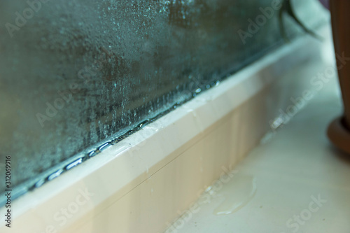 Fotografi Foggy window