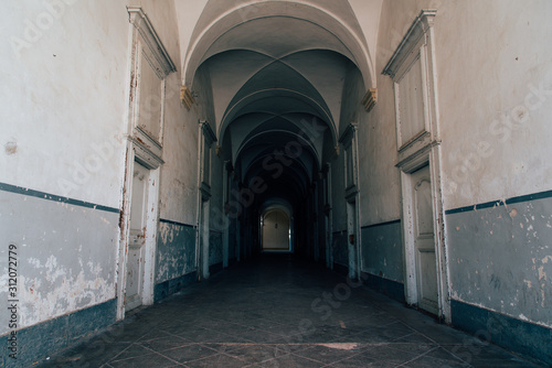 vieux couloir vide © david