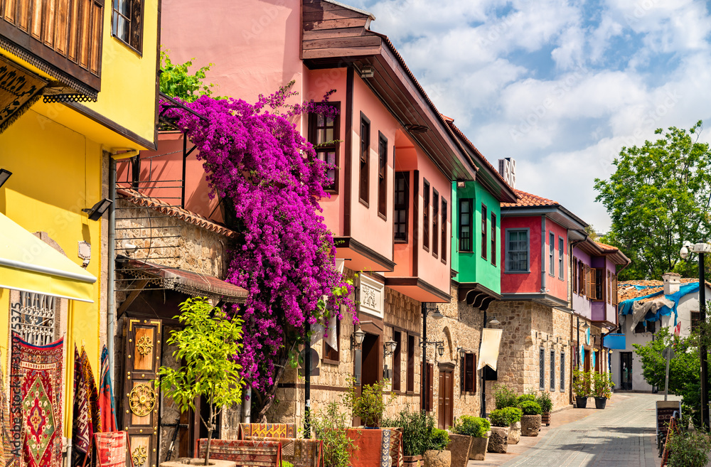 Naklejka premium Tradycyjne domy na starym mieście w Antalyi, Turcja