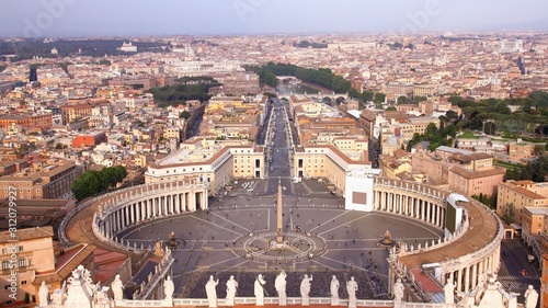 Rome - St Peter's Square in Vatican © Tupungato