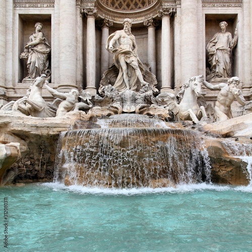 Fontana di Trevi in Roma - Italian landmarks