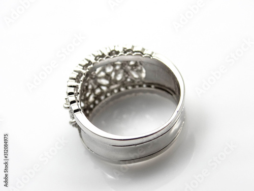 Ring mit Diamanten Blumen aus Silber Rückansicht photo