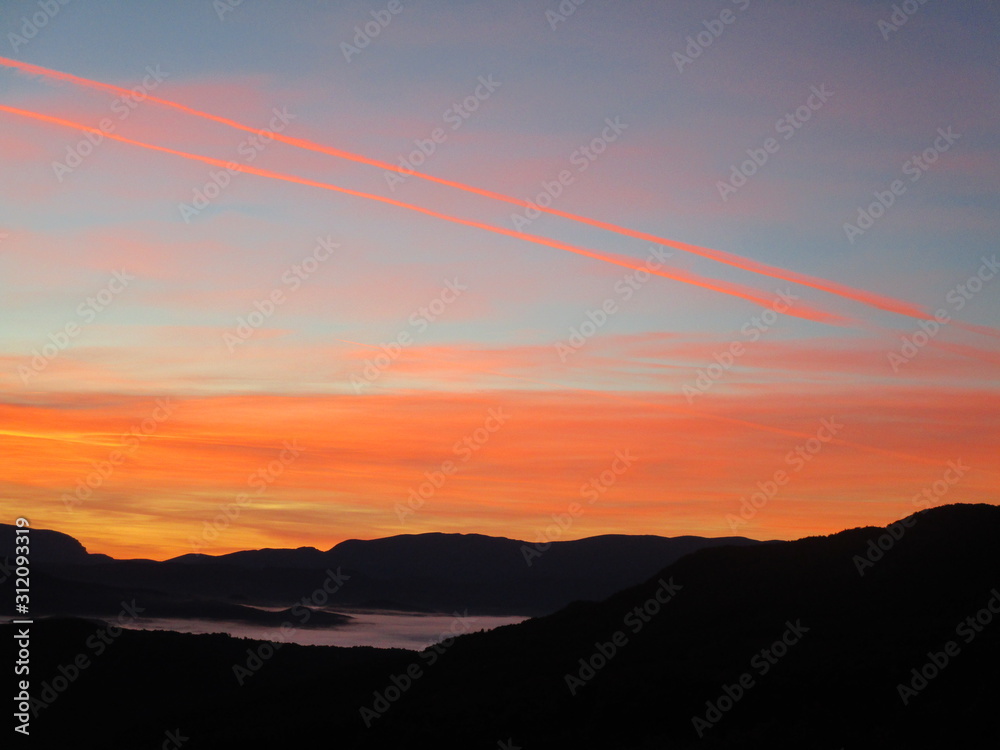 Paisaje cielo naranja