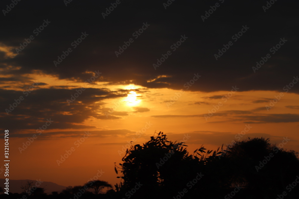 Sonnenuntergang in Tsavo East - Kenia