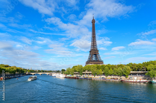 Eiffel Tower and Seine River in Paris © espiegle