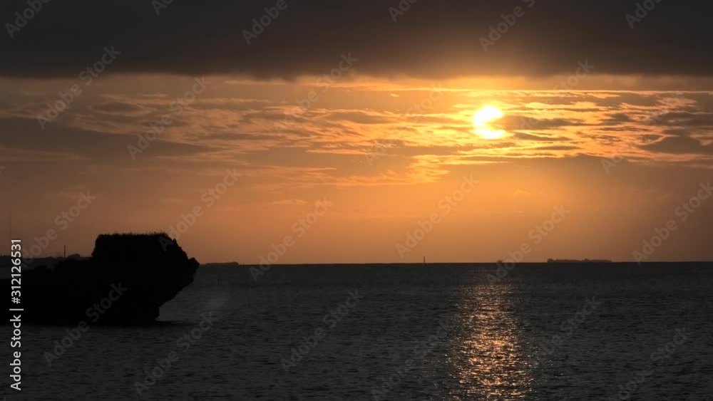 沖縄北谷海岸の夕景 沖縄北谷海岸の夕景